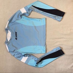 cropped long sleeve active wear shirt